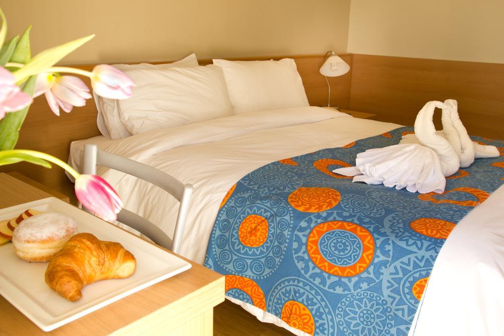 Hotel La Fenice Lignano Sabbiadoro Rum bild