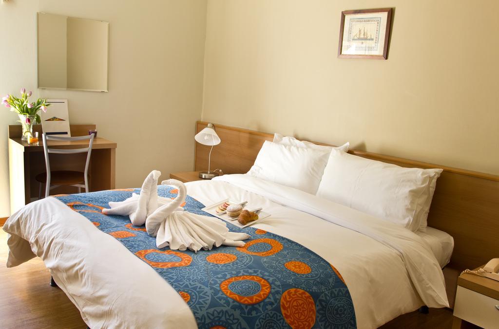 Hotel La Fenice Lignano Sabbiadoro Rum bild