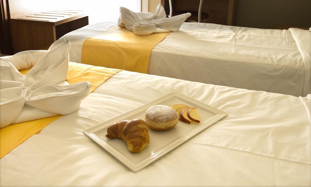 Hotel La Fenice Lignano Sabbiadoro Rum bild