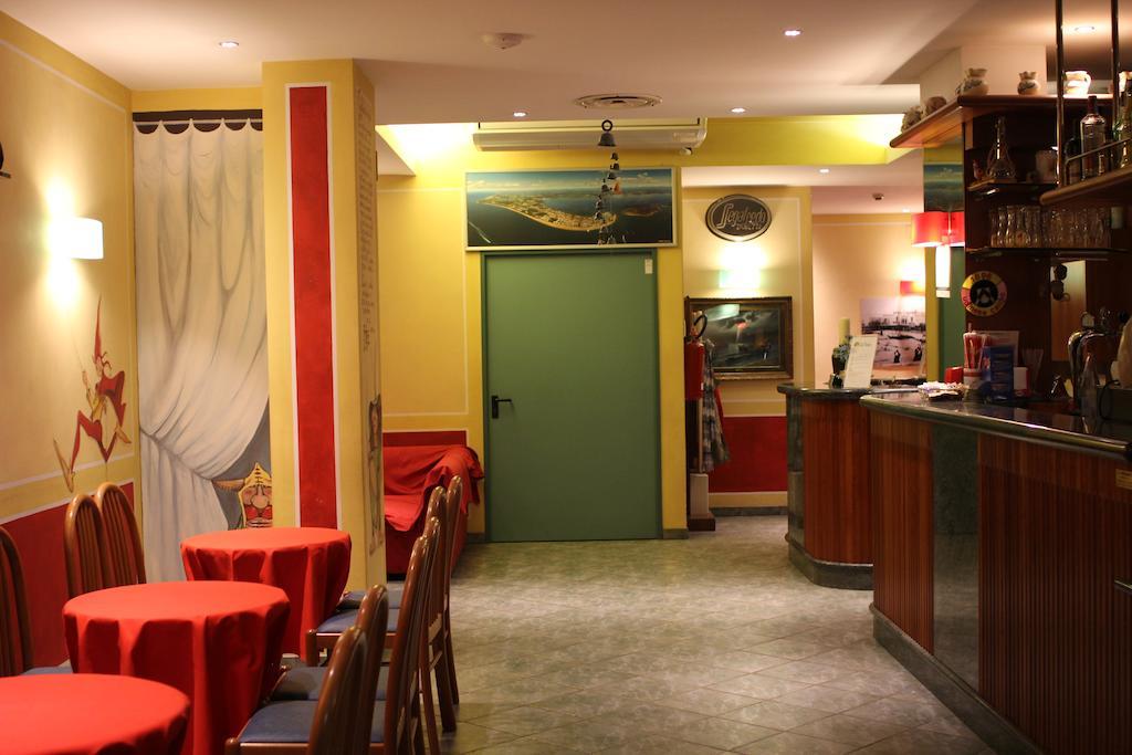 Hotel La Fenice Lignano Sabbiadoro Exteriör bild
